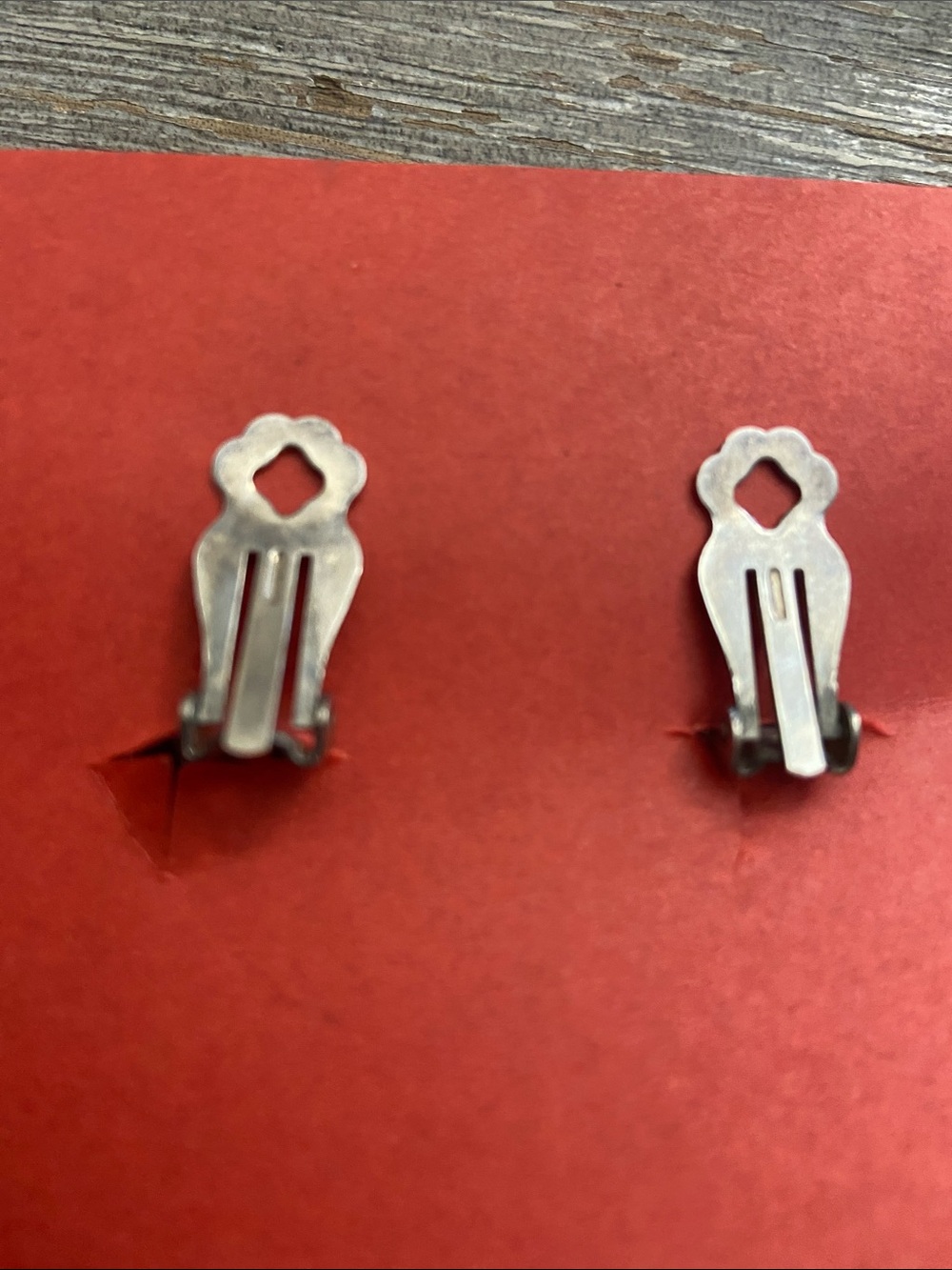 Vintage 60s Wide Silver-Tone Clip On Earrings - Picture 4 of 8